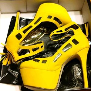 Michael Antonio studio pumps